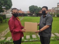 BPJS Ketenagakerjaan Kota Cimahi Serahkan 1.000 Masker Kain