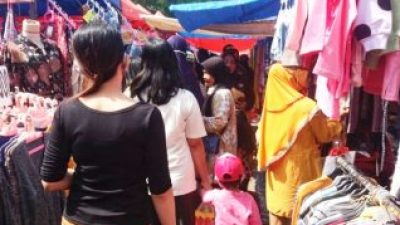 Tatang Sumirat : “Seharusnya Tutup, Pasar Minggu di SOR Kerkop Garut Abaikan Protokol Kesehatan”