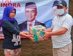 Anggota Fraksi Partai Gerindra Karawang, Nana Hidayat Kunjungi Korban Banjir