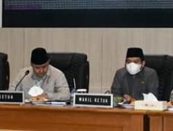 Rapat Paripurna DPRD Kabupaten Sukabumi” Penyampaian Pandangan Umum Fraksi Tentang Tiga Raperda”