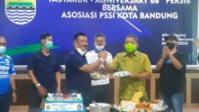 Wakil Walikota Bandung, Potong Tumpeng HUT Persib Ke-88
