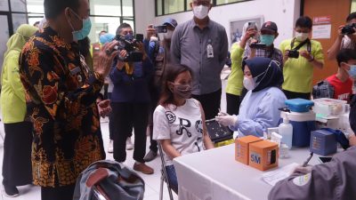 Peringati HKN Ke-57, Pemkot Cimahi Gelar Vaksinasi Massal
