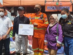 Hasim Adnan Tinjau dan Salurkan Bantuan Korban Bencana Banjir di Kota Sukabumi