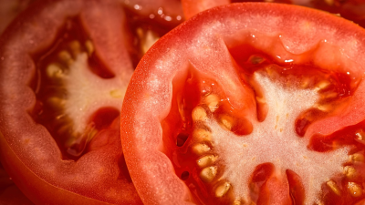 Jangan Disepelekan! Konsumsi Tomat Berlebihan Bisa Berdampak Buruk Bagi Tubuh