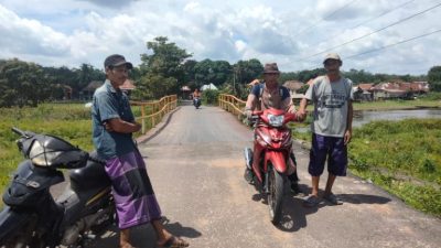 Jembatan Penghubung Empat Desa Sudah Usang, Warga Desa Siring Alam Minta Kepada Dinas Terkait Untuk Segera Di Laksanakan Perbaikan