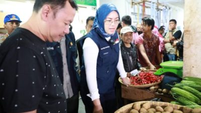 Ambu Anne Blusukan Kawal Pangan Jelang Ramadhan Di Pasar Leuwipanjang