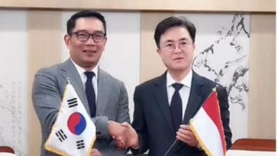 Ridwan Kamil Dibuat Terharu Usai Disambut Dengan Meriah di Kantor Gubernur Cheongnam Korea