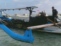 POL AIRUD Sukabumi Berhasil Mengevakuasi Kapal Nelayan Yang Terbakar di Perairan Tegalbuleud