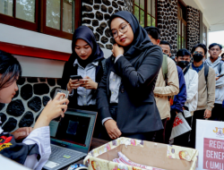 Job Fair di SMKN 2 Bandung, 1.500 Pelamar Antri Mengikuti Acara